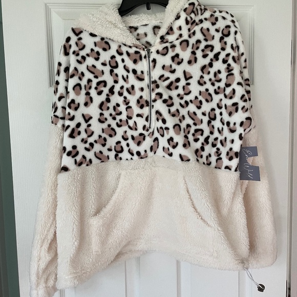 Sherpa Animal Print 1/4-Zip Pullover - Size L - Picture 1 of 3